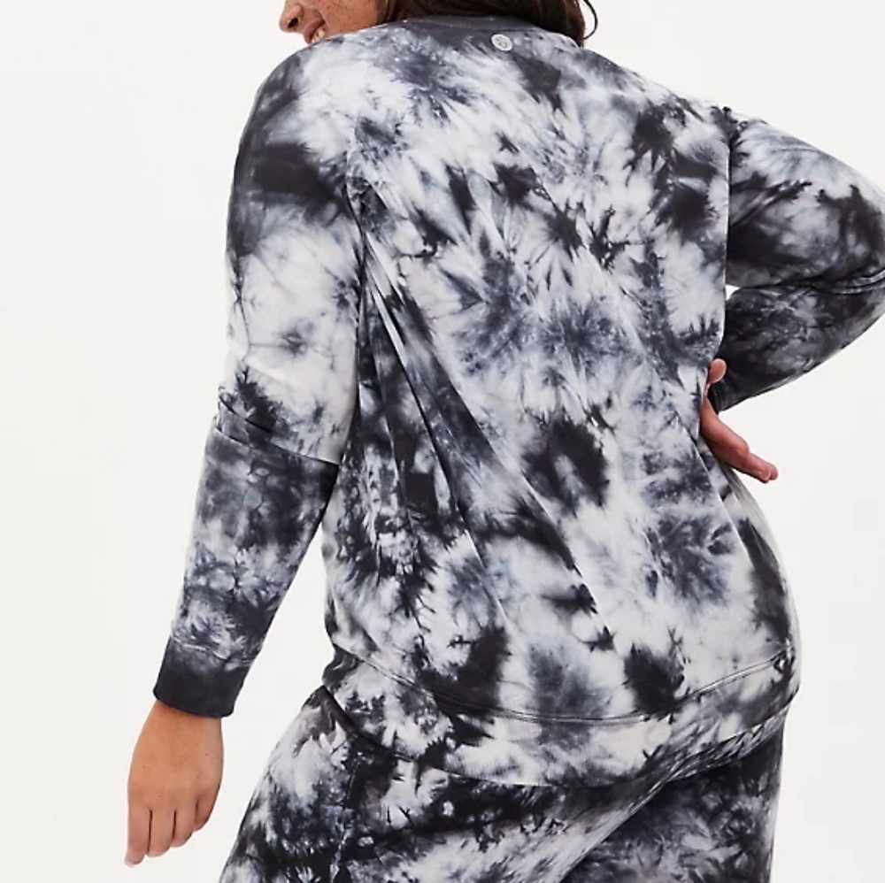Torrid TIE DYE FRENCH TERRY ACTIVE SWEATSHIRT - Picture 2 of 6